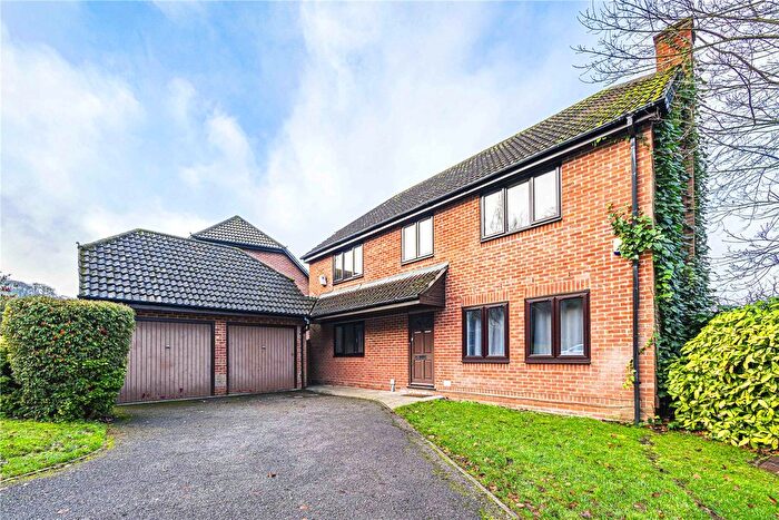 4 Bedroom Detached House For Sale In Beechwood Park, Hemel Hempstead, Hertfordshire, HP3