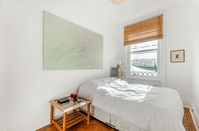 2 Bedroom Flat To Rent In Redcliffe Square, Chelsea, London, SW10