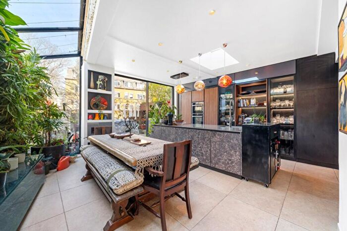5 Bedroom House For Sale In Inglis Street, SE5