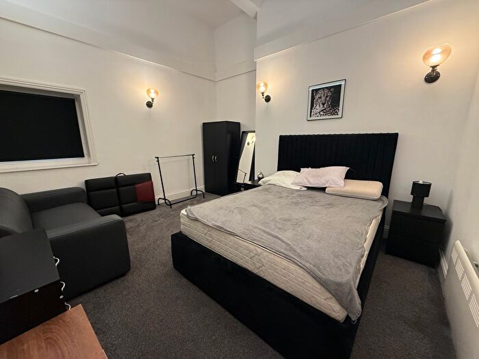 2 Bedroom Flat To Rent In St. Johns North, Wakefield, WF1