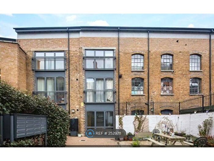 1 Bedroom Flat To Rent In New Cross Rd, London, SE8