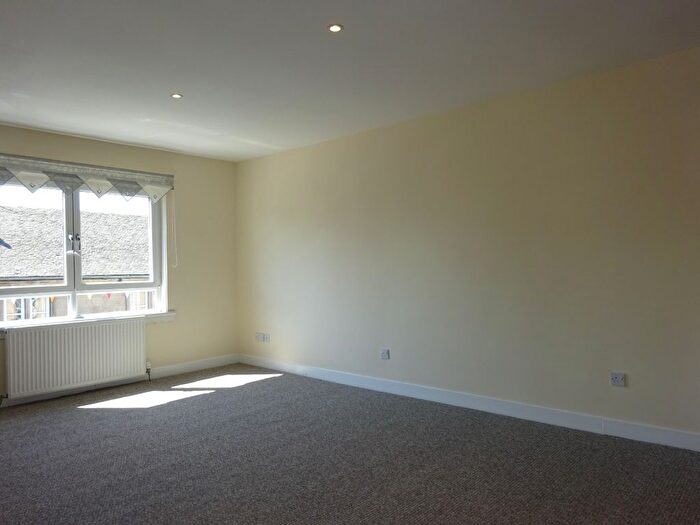 2 Bedroom Flat To Rent In Union Street, Larkhall, ML9