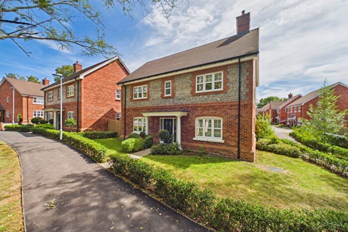 4 Bedroom Detached House For Sale In Gale Gardens, Hayley Green, Warfield, Berkshire, RG42