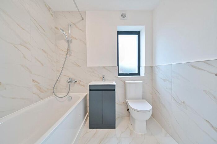 1 Bedroom Flat To Rent In High Street, ME1