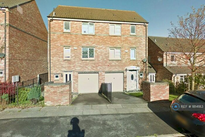 4 Bedroom Terraced House To Rent In Village Heights, Gateshead, NE8