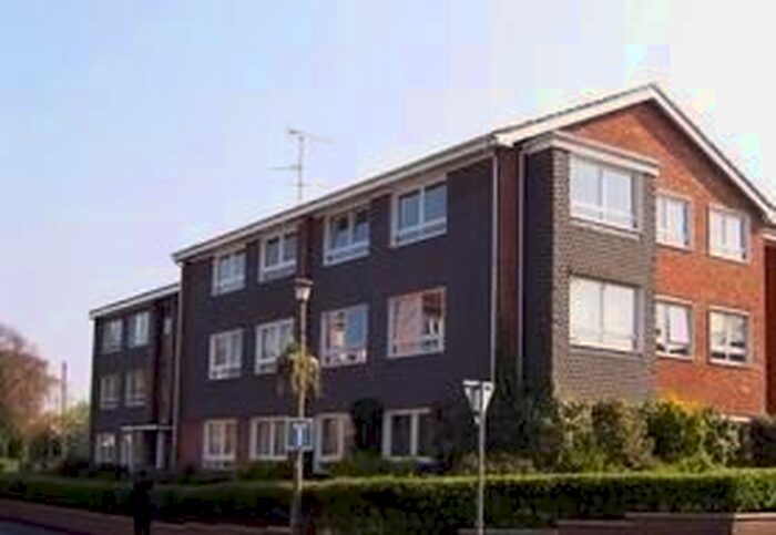 2 Bedroom Flat To Rent In Station Road, Henley-On-Thames, RG9