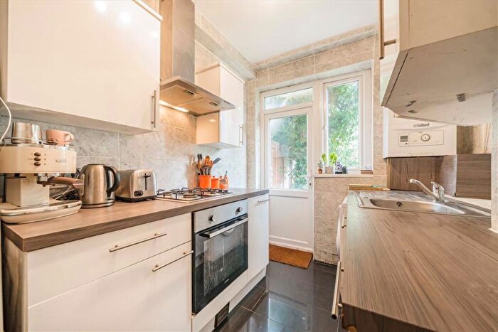 2 Bedroom Flat For Sale In Gillian Street, Ladywell, SE13
