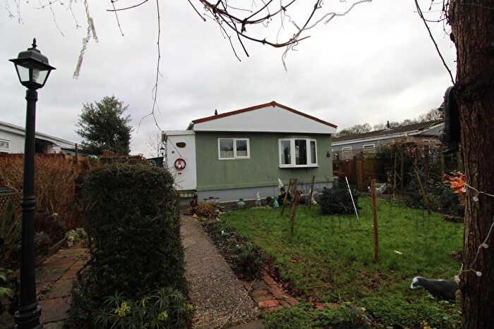 3 Bedroom Park Home For Sale In Lime Close, Thatcham, RG19