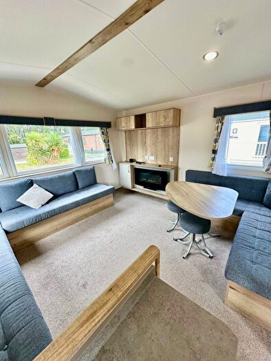 2 Bedroom Park Home For Sale In Warners Lane, Selsey, Chichester, PO20