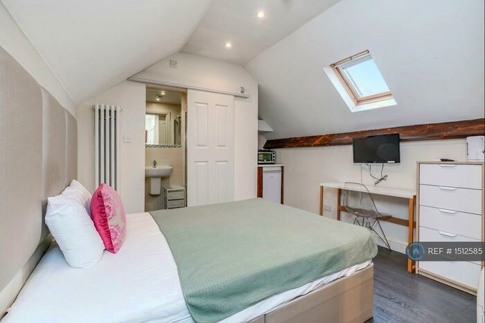 Studio To Rent In Finchley Road, London, NW3