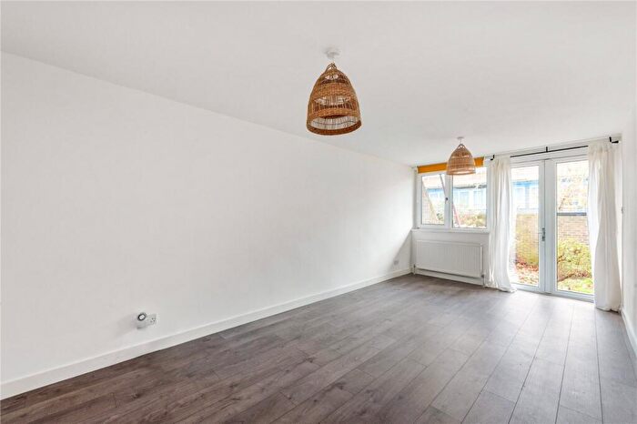 3 Bedroom Apartment For Sale In Fairstead Walk, Popham Street, London, N1
