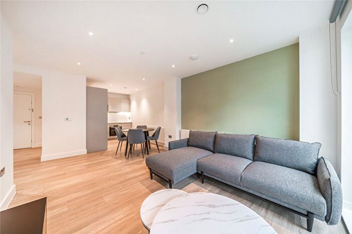 2 Bedroom Flat To Rent In Henley Cross, London, SE3