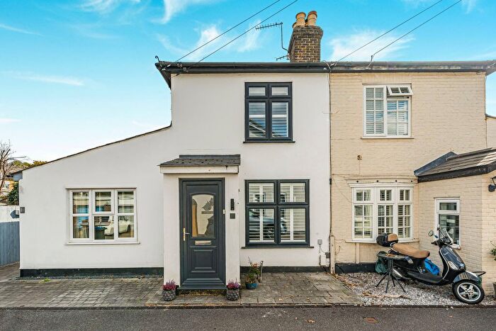 2 Bedroom End Terrace House For Sale In Hersham, Surrey, KT12
