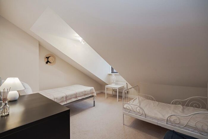 4 Bedroom Town House To Rent In John North Close, High Wycombe, HP11