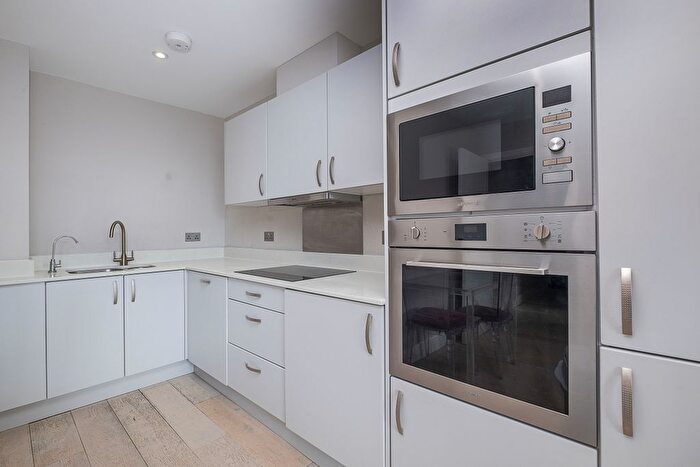 1 Bedroom Flat To Rent In Antoinette Close, Kingston Upon Thames, KT1