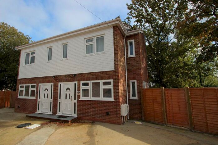 3 Bedroom Semi-Detached House To Rent In Wannock Garden, London, IG6