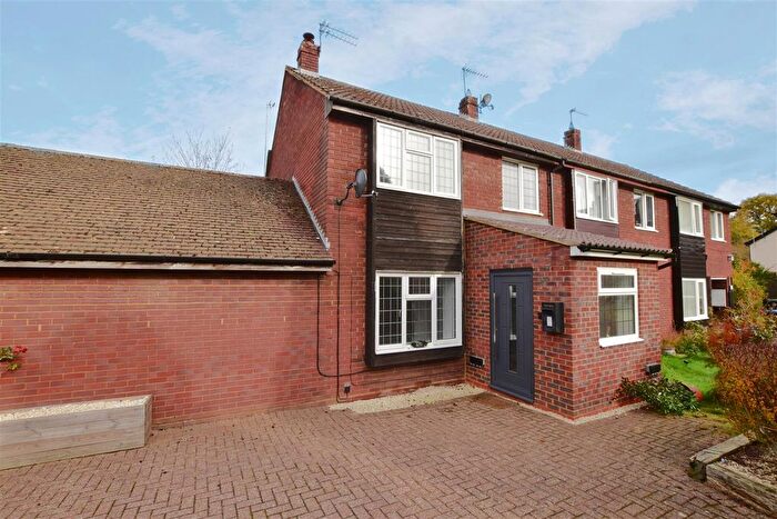 3 Bedroom End Terrace House For Sale In Eastnor, Bovingdon, Hemel Hempstead, HP3