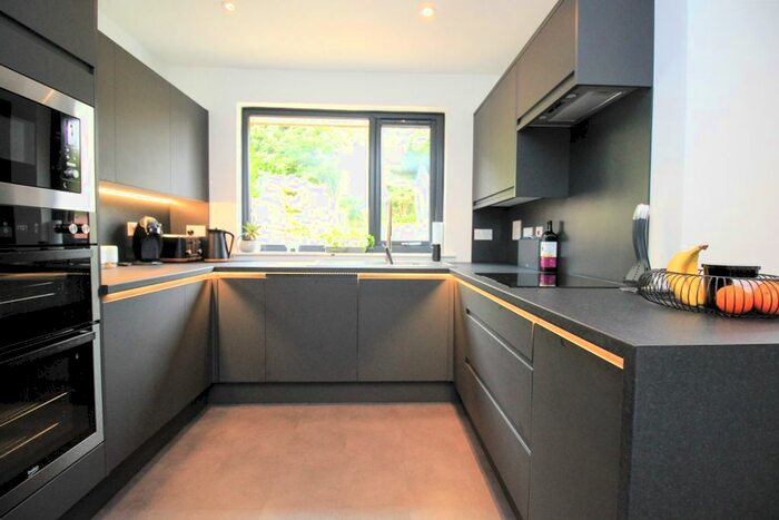 2 Bedroom Detached Bungalow For Sale In Dell Road, Southampton, SO18