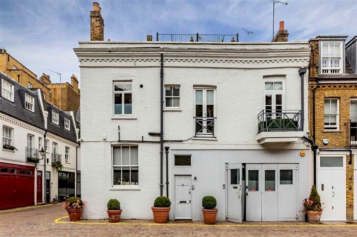 3 Bedroom Flat To Rent In Queen's Gate Place Mews, London, SW7