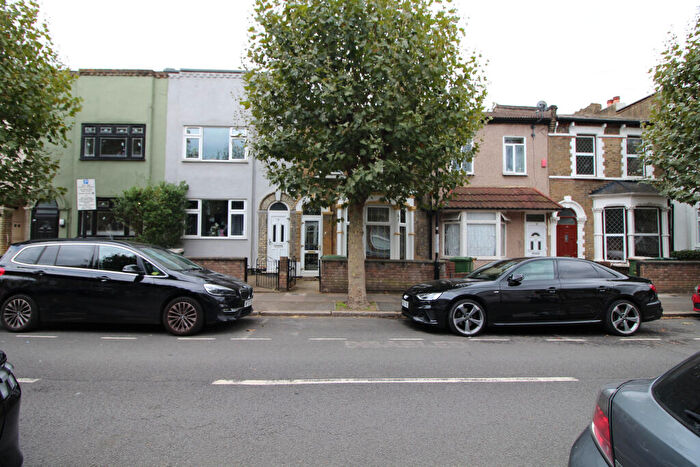 4 Bedroom Terraced House To Rent In Ham Park Road, Stratford, London, E15