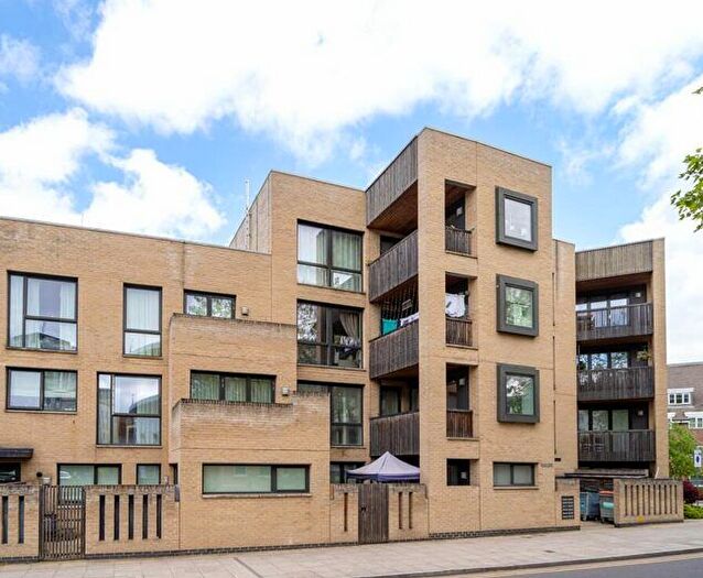 3 Bedroom Flat To Rent In Heath Parade, Colindale, NW9