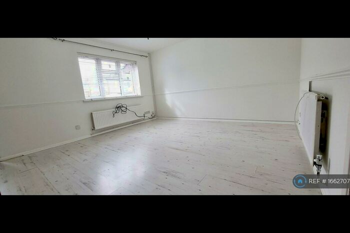 3 Bedroom Terraced House To Rent In Downs Road, Langley, SL3