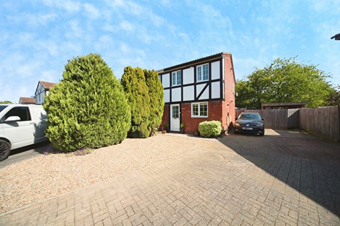 2 Bedroom Semi-Detached House For Sale In Belsham Place, Luton, LU2