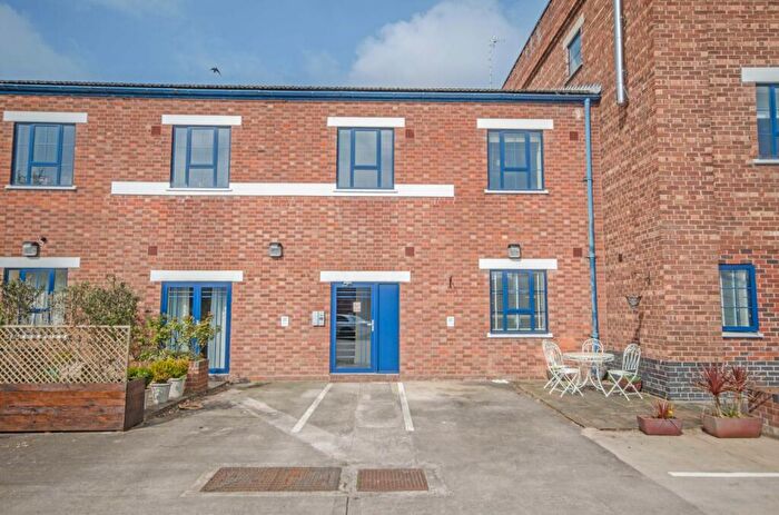 2 Bedroom Flat To Rent In New House, Chester, CH3