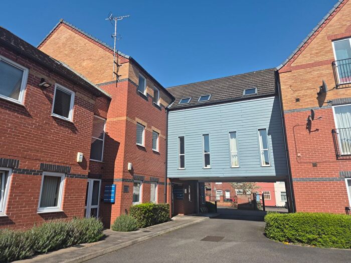2 Bedroom Flat To Rent In Lowater Place, Nottingham, NG4