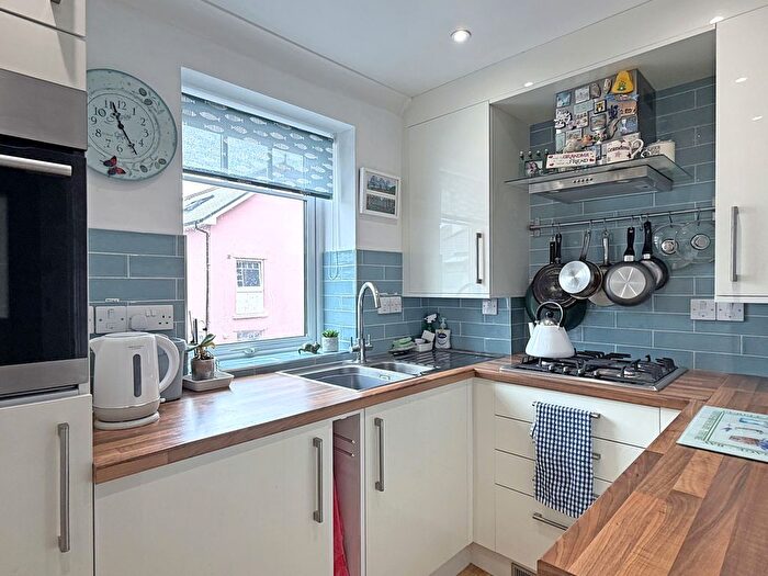 2 Bedroom Flat For Sale In Woolbrook Road, Sidmouth, EX10
