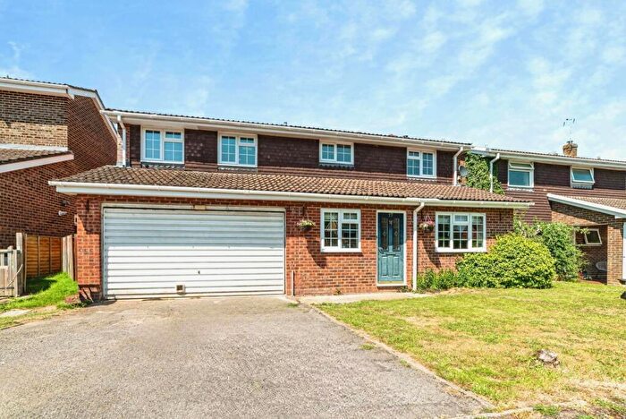 4 Bedroom Detached House For Sale In Ringshall Gardens, Tadley, Hampshire, RG26