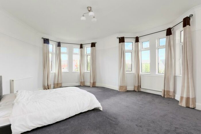 3 Bedroom Flat To Rent In Donnington Road London, NW10