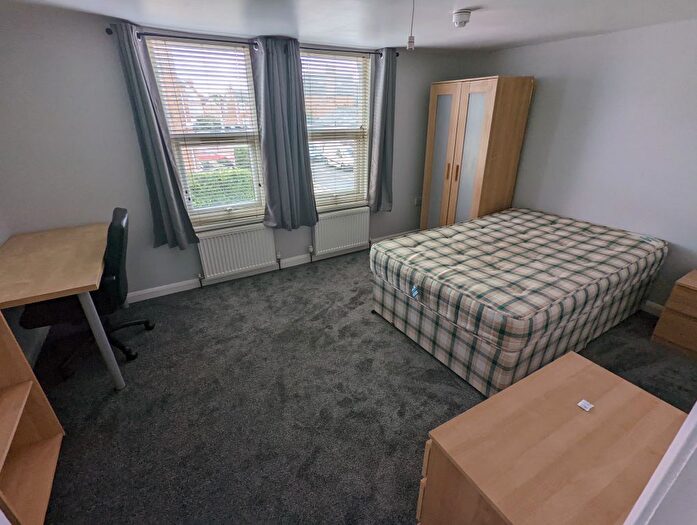 6 Bedroom Terraced House To Rent In De Beauvoir Road, Reading, RG1