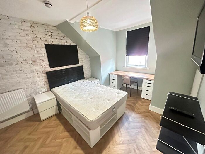 1 Bedroom Terraced House To Rent In En Suite, Park Street, Luton, Bedfordshire, LU1