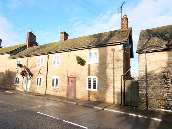 3 Bedroom End Terrace House For Sale In London Road, Milborne Port, DT9