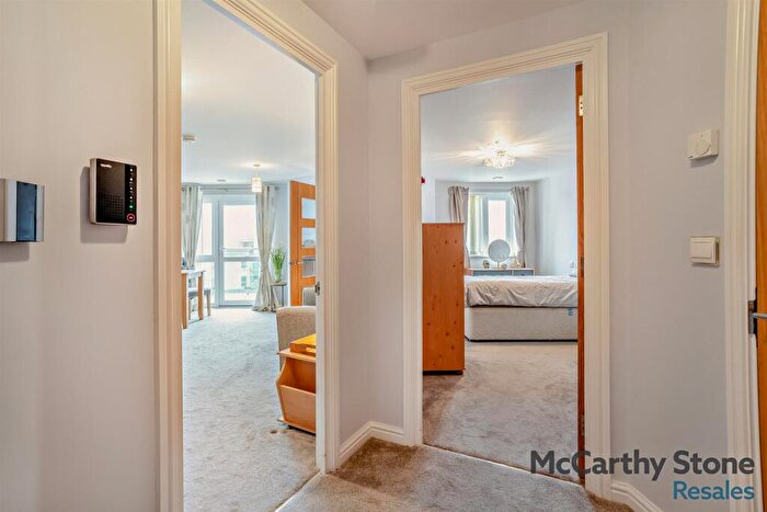 1 Bedroom Apartment For Sale In Picton Avenue, Porthcawl, CF36