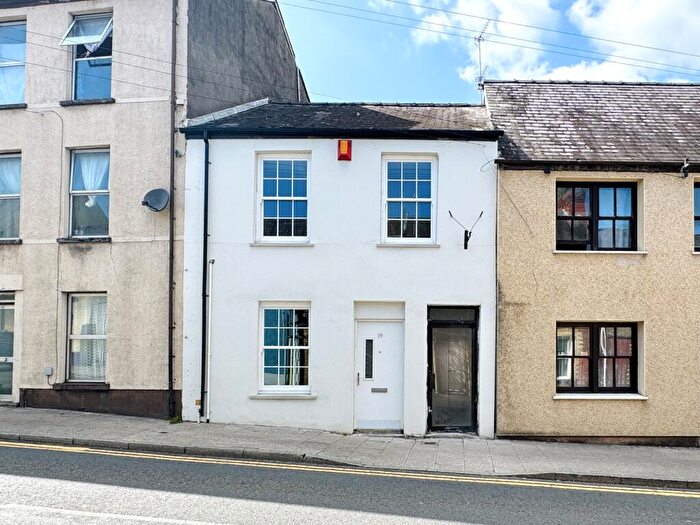 2 Bedroom Flat To Rent In Priory Street, Carmarthen, SA31