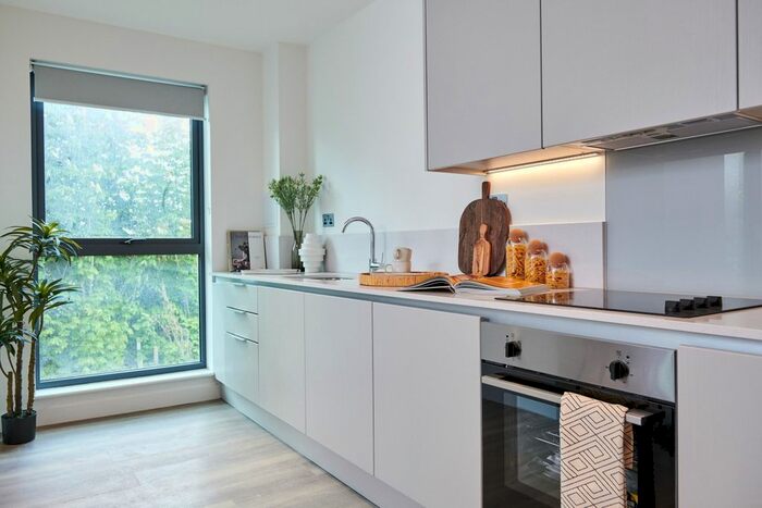 2 Bedroom Flat To Rent In The Mint, Station View, Guildford, GU1