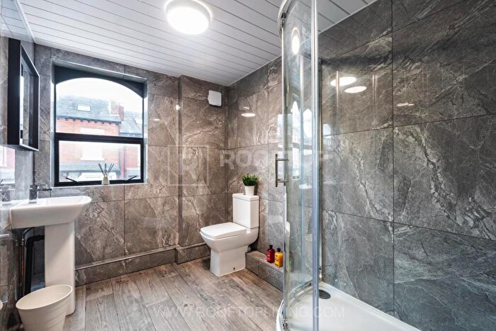 2 Bedroom Flat To Rent In Queens Road, Leeds, LS6