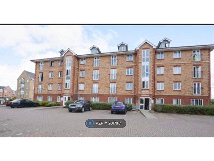 2 Bedroom Flat To Rent In Becketts Court, Northampton, NN4