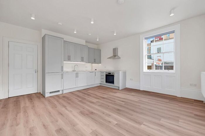 2 Bedroom Flat To Rent In New Cross Road, London, SE14