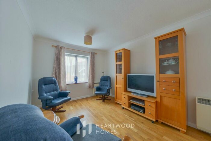 2 Bedroom Retirement Property For Sale In Ashley Court, Hatfield, AL10