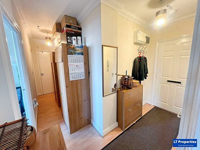 2 Bedroom Flat For Sale In Summerview Court, Mill Street, Luton, LU1