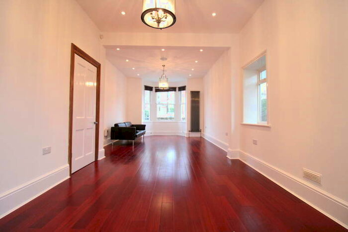 5 Bedroom Semi-Detached House To Rent In Station Road, London N3