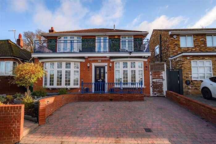 5 Bedroom Property For Sale In Bellmount Wood Avenue, Watford, WD17