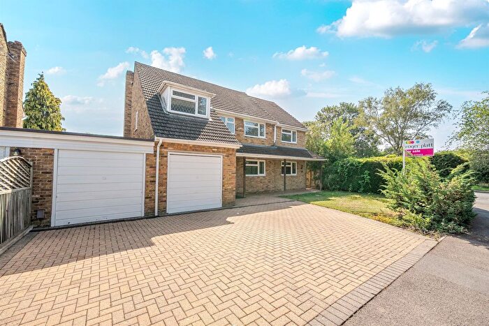 6 Bedroom Detached House For Sale In Farmers Way, Maidenhead, SL6