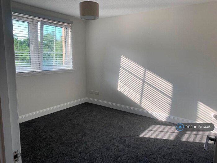 2 Bedroom Flat To Rent In Powderhall Rigg, Edinburgh, EH7