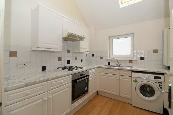 2 Bedroom Flat To Rent In Upper Kincraig Street, Roath, Cardiff, CF24
