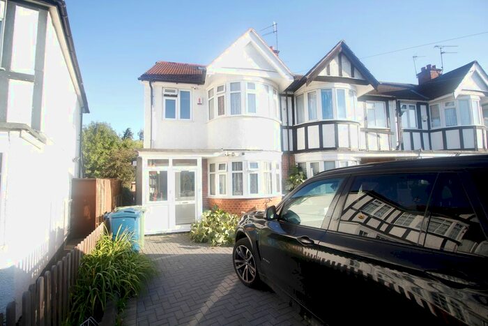 2 Bedroom Maisonette To Rent In Sandringham Crescent, Harrow, HA2