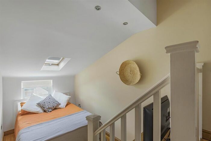 2 Bedroom Flat For Sale In Evelyn Road, Richmond, TW9